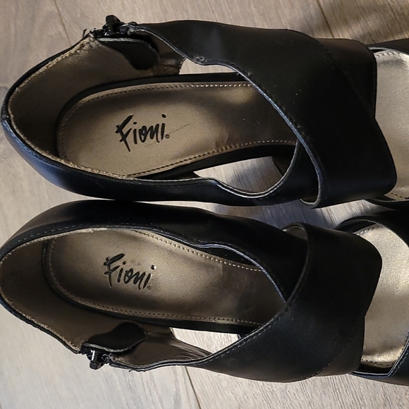 Heels - Picture 6 of 7